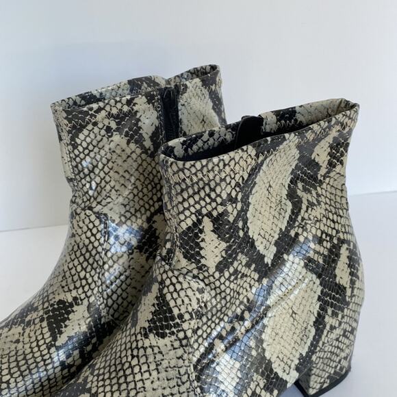 Womens 9 booties Memory Foam Fall ankle boots Stretch Boho Snake Time and Tru - Picture 8 of 15
